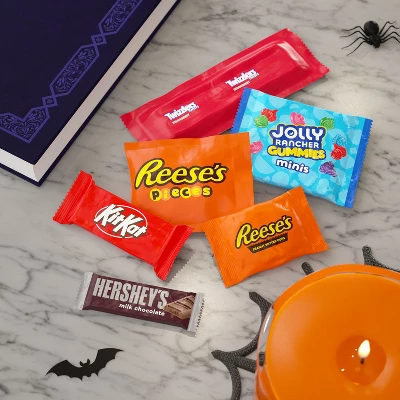 HERSHEY'S Chocolate And Sweets Assorted Halloween Candy Snack Size - 19.76oz/40pc 5 HERSHEY'S Chocolate And Sweets Assorted Halloween Candy Snack Size - 19.76oz/40pc - Image 3