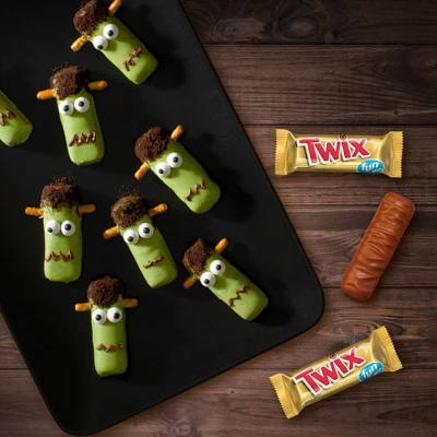 Twix Halloween Chocolate Caramel Cookie Bars Fun Size - 18.28oz 7 Twix Halloween Chocolate Caramel Cookie Bars Fun Size - 18.28oz - Image 5