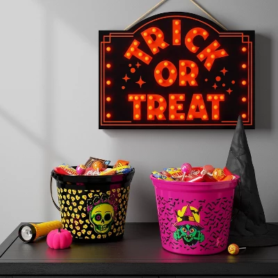 7.64" Skull Halloween Plastic Trick Or Treat Pail Black - Hyde And EEK! Boutique™ 3 7.64" Skull Halloween Plastic Trick Or Treat Pail Black - Hyde And EEK! Boutique™
