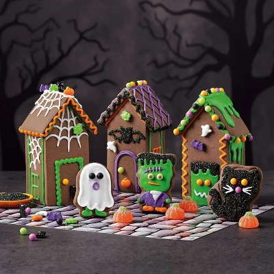 Halloween Trick Or Treat Village - 26.3oz - Favorite Day™ 5 Halloween Trick Or Treat Village - 26.3oz - Favorite Day™ - Image 4